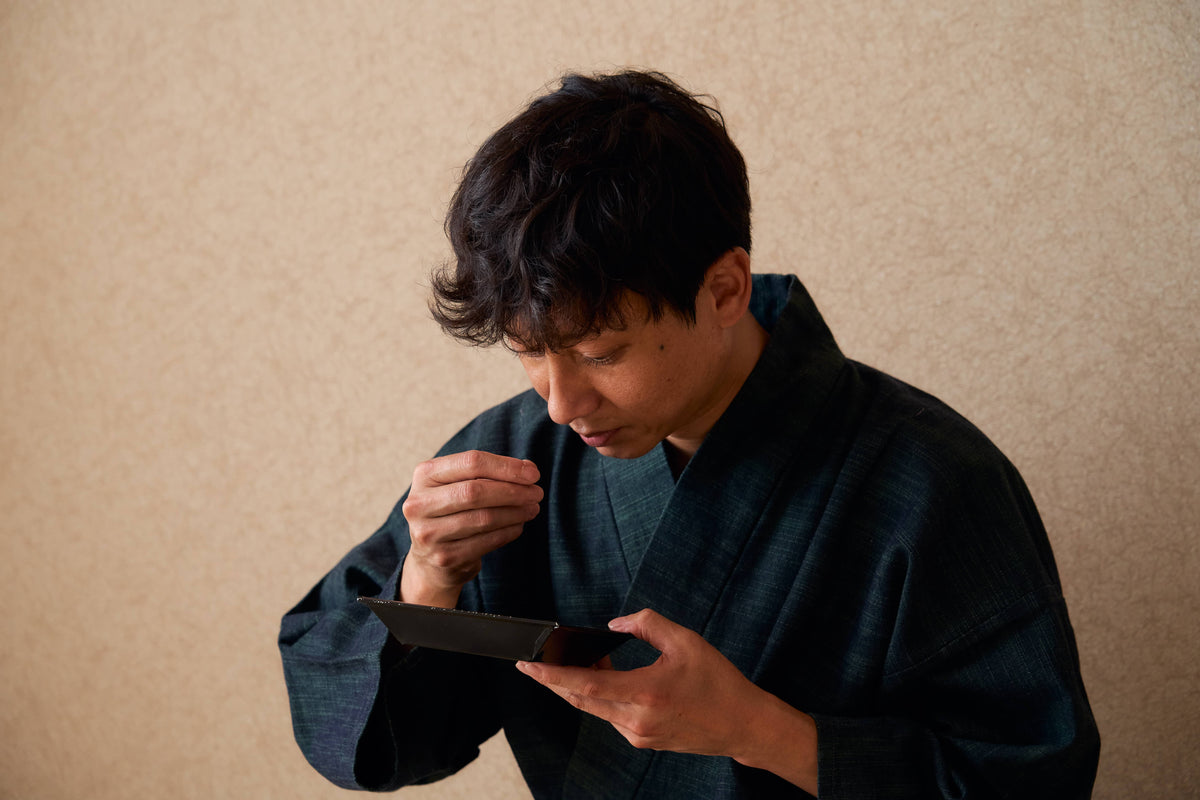 Tea master Keisuke Hori appraising tea